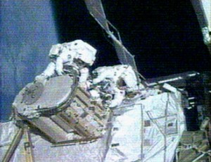 Sunita Williams and Michael Lopez-Alegria working on the Early Ammonia Servicer. Image credit News From Space