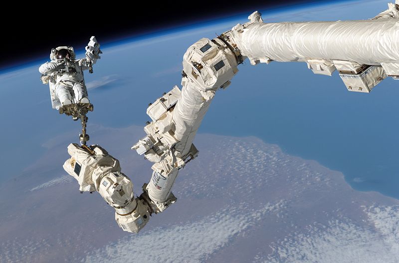 Legos got nothing on this! Steve Robinson rides Canadarm2. Image credit Wikipedia