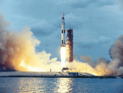 Skylab 1 is launched.